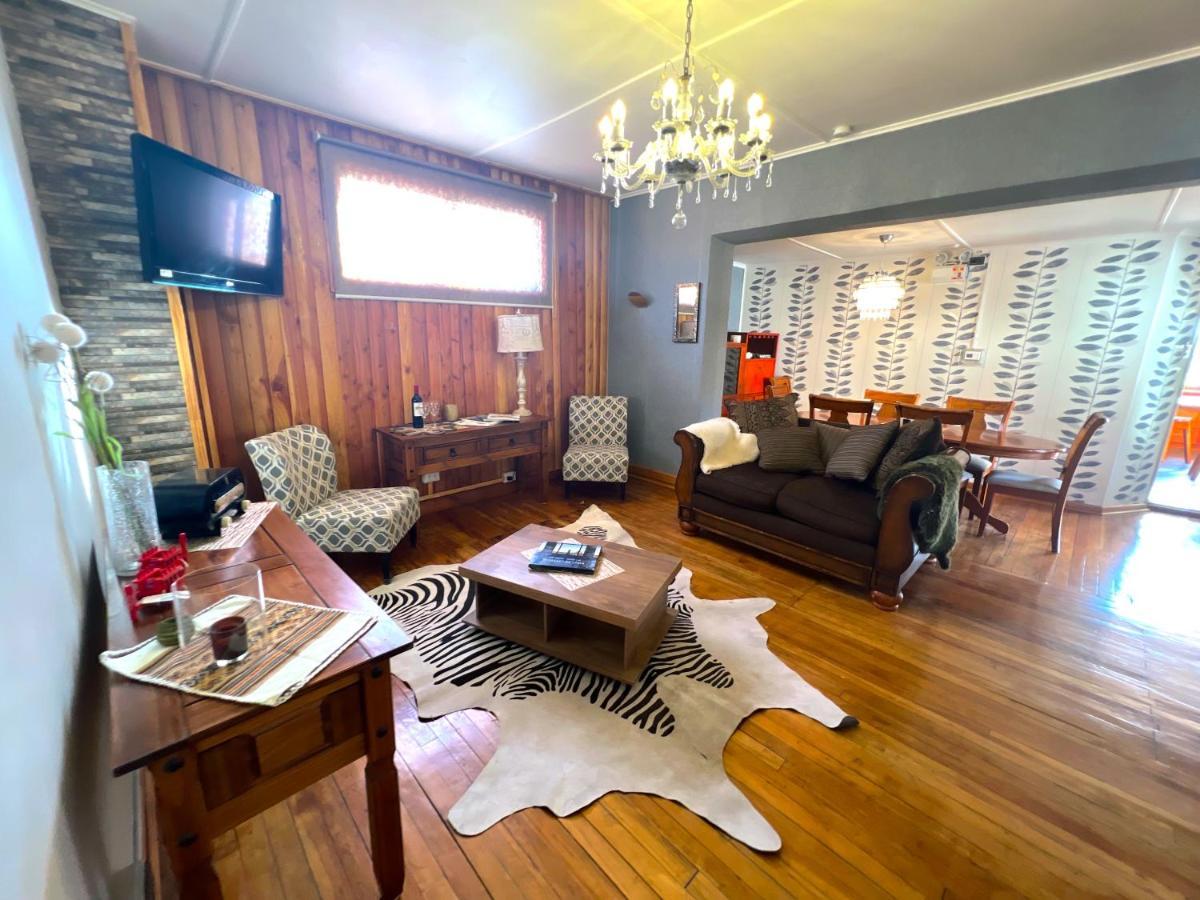 Апартаменты Incredible Downtown Duplex With Interior Backyard Пунта-Аренас Экстерьер фото