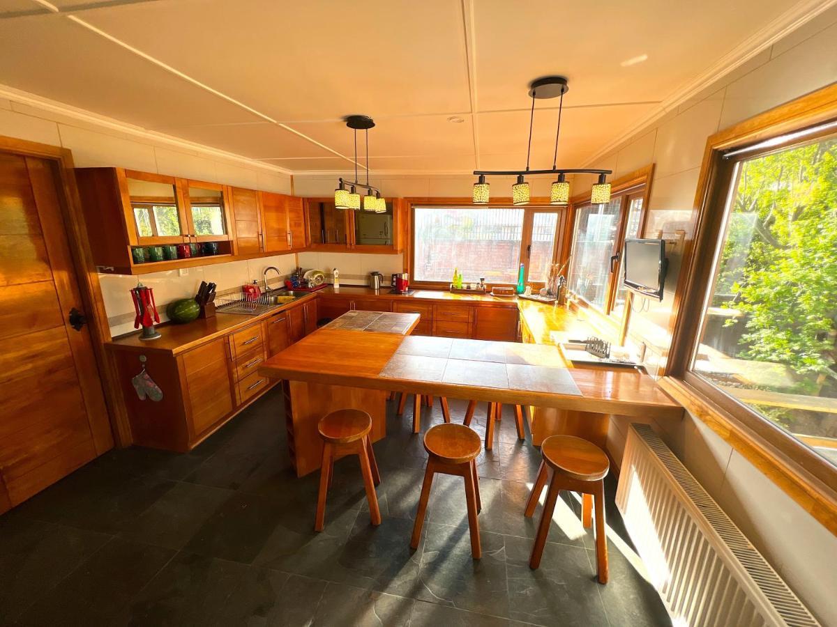 Апартаменты Incredible Downtown Duplex With Interior Backyard Пунта-Аренас Экстерьер фото
