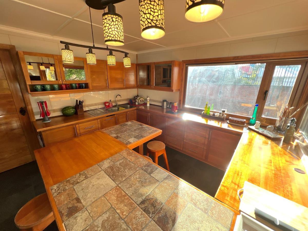 Апартаменты Incredible Downtown Duplex With Interior Backyard Пунта-Аренас Экстерьер фото