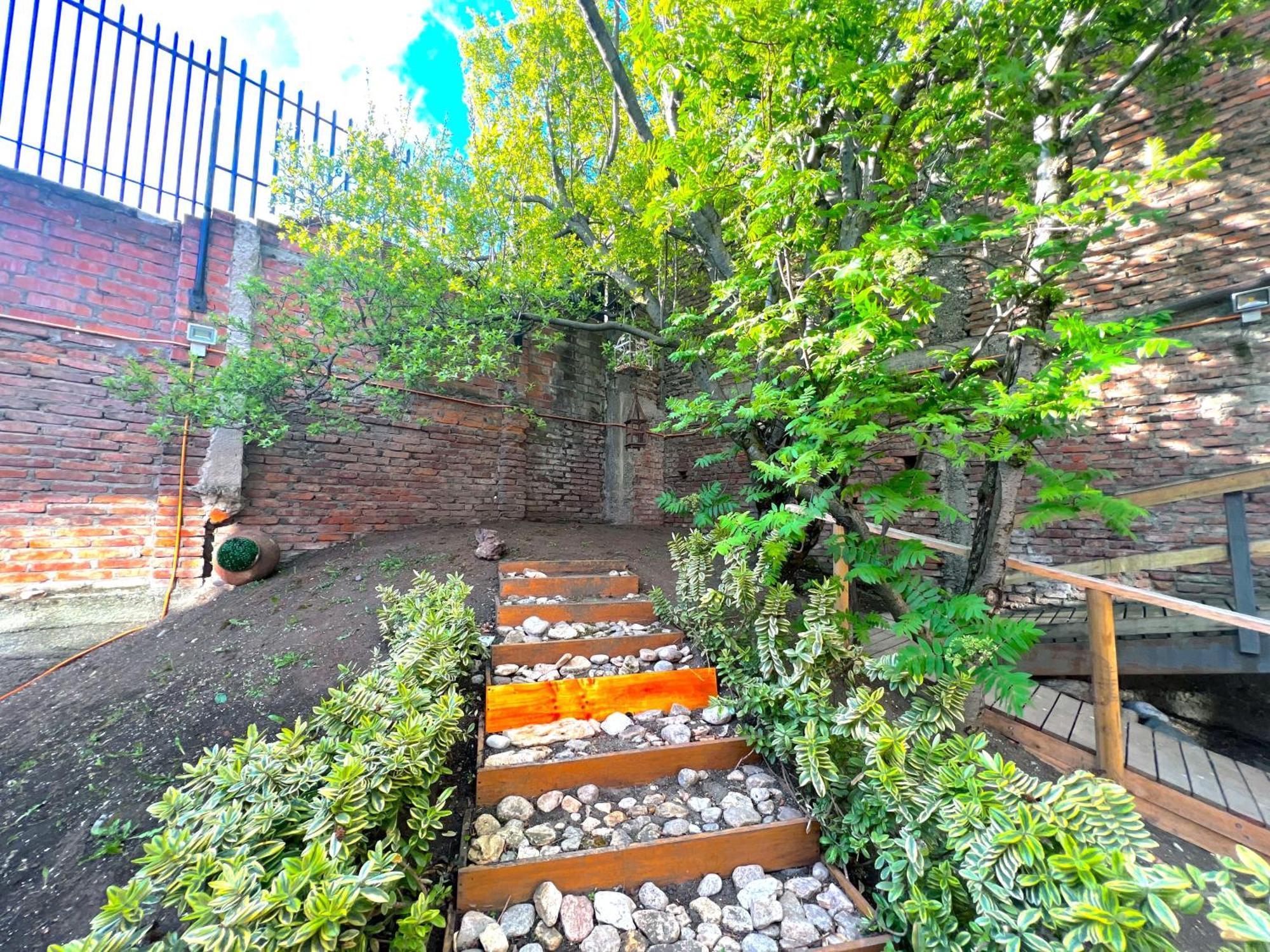 Апартаменты Incredible Downtown Duplex With Interior Backyard Пунта-Аренас Экстерьер фото
